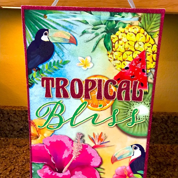 Tiki bar themed tropical decor. Party Decorations - Picture 2 of 5